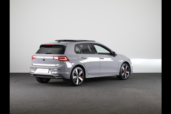 Volkswagen Golf 1.4 eHybrid GTE 245 pk Automaat (DSG) | Navigatie | Panoramadak | Parkeersensoren (Park assist) | Achteruitrijcamera | Adaptieve cruise control | Stoelverwarming |