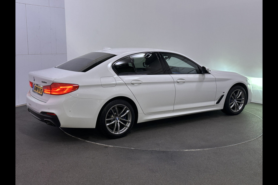 BMW 5 Serie 530e iPerformance eDrive M Sport Plug In Hybrid PHEV | Head Up | Leder | Sfeerverlichting | Cruise | Memory | Camera |