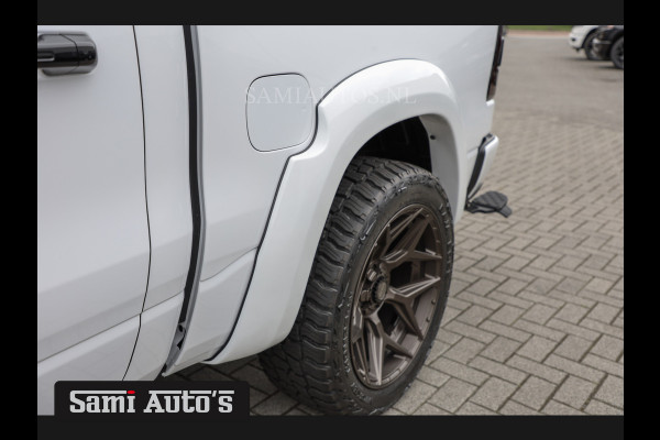 Dodge Ram 1500 ALL-IN PRIJS | 402PK 5.7 V8 HEMI 4x4 | LARAMIE NIGHT EDITION | PRIJS MET LPG EN GARANTIE EN DIKKE WIELEN EN WIDEBODY | DUBBELE CABINE | 5 PERSOONS | VOORRAAD NR 2015 - 4725 | DIRECT BESCHIKBAAR |