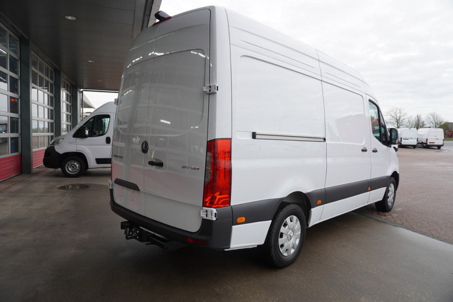 Mercedes-Benz Sprinter 317 CDI 170PK L2H2 Pro automaat Schuifdeur links en Rechts Trekhaak 3.500KG | Climate | adap.Cruise | Apple/Android | Blis | Camera