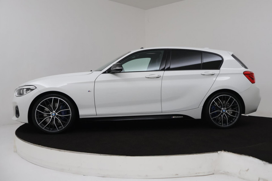 BMW 1-serie 118i High Executive M-Pakket (PERFORMANCE UITVOERING, PANORAMADAK, ADAPTIVE CRUISE, COMPLEET DEALER ONDERHOUDEN)