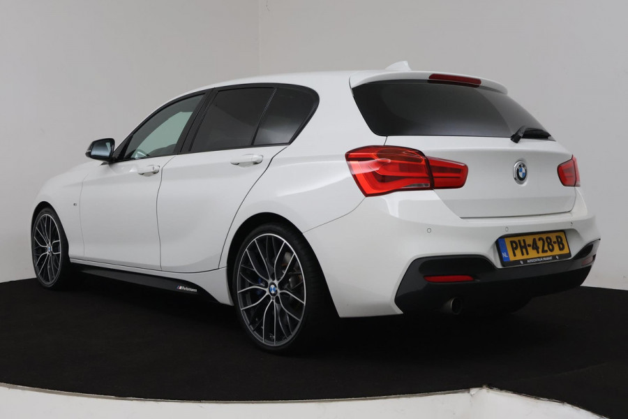 BMW 1-serie 118i High Executive M-Pakket (PERFORMANCE UITVOERING, PANORAMADAK, ADAPTIVE CRUISE, COMPLEET DEALER ONDERHOUDEN)