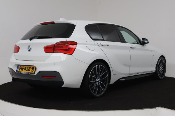 BMW 1-serie 118i High Executive M-Pakket (PERFORMANCE UITVOERING, PANORAMADAK, ADAPTIVE CRUISE, COMPLEET DEALER ONDERHOUDEN)