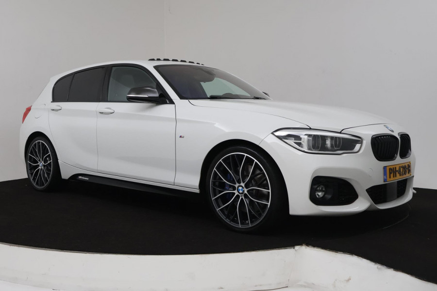 BMW 1-serie 118i High Executive M-Pakket (PERFORMANCE UITVOERING, PANORAMADAK, ADAPTIVE CRUISE, COMPLEET DEALER ONDERHOUDEN)