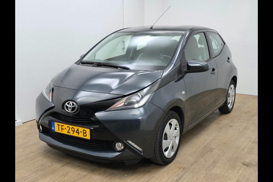 Toyota Aygo Occasion x-play met parkeercamera en navigatie | Tweedehands Toyota Aygo in antracietgrijs | Dealeronderhouden | Bovag