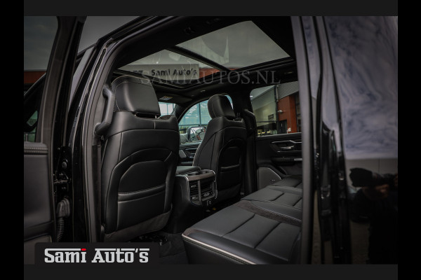 Dodge Ram 2025 LARAMIE NIGHT | 14,4 SCHERM + 10.2 INCH PASSENGER SCREEN | HURRICANE 420PK 636 Nm | PRIJS MET LPG EN COVER EN GARANTIE | DUBBELE CABINE | PICK UP | 5 PERSOONS | DC | GRIJSKENTEKEN | VOORAAD 2220 - 5039