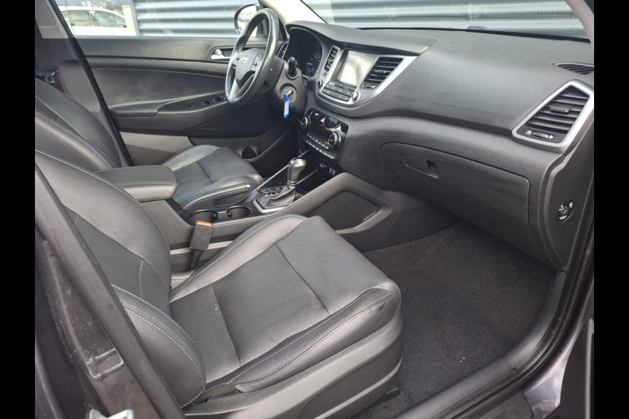 Hyundai Tucson 1.6 T-GDI Premium Automaat | Panodak | Lederen Sportstoelen | Trekhaak Afneembaar | Apple Carplay | Navigatie | Cruise Control | Navigatie | Camera | L.M. 19" |