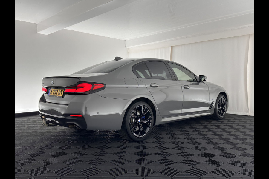 BMW 5 Serie 545e xDrive High Executive Edition M-Sportpack (INCL-BTW) Aut. *PANO | LASER-LED | HEAD-UP | ADAPT.CRUISE | FULL-LEATHER | SURROUND-VIEW | MEMORY-PACK | HARMAN/KARDON-AUDIO | DIGI-COCKPIT | COMFORT-SEATS | DAB+ | KEYLESS | 19"ALU*