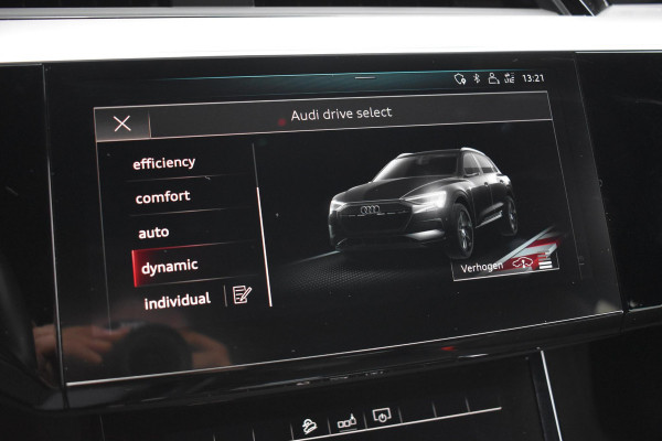 Audi e-tron e-tron 50 quattro Launch edition Black 71 kWh Pano Lane ACC Luchtvering