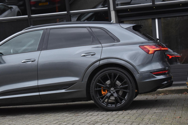 Audi e-tron e-tron 50 quattro Launch edition Black 71 kWh Pano Lane ACC Luchtvering