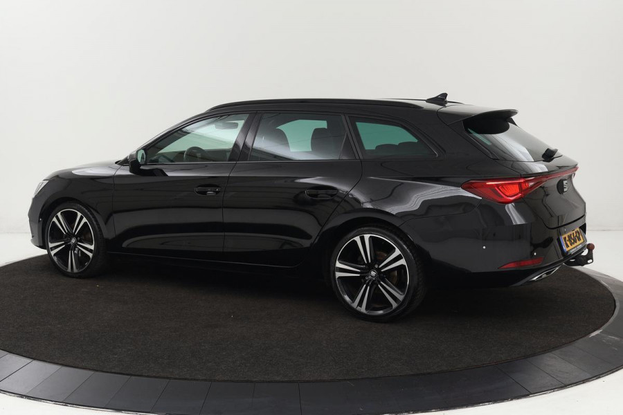 Seat Leon 1.5 eTSI FR Launch Edition | Trekhaak | Stoelverwarming | Camera | Sfeerverlichting | Full LED | Keyless | Carplay | Navigatie | Adaptive cruise