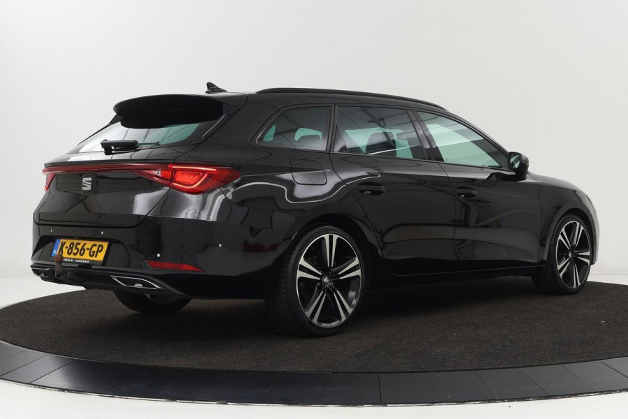 Seat Leon 1.5 eTSI FR Launch Edition | Trekhaak | Stoelverwarming | Camera | Sfeerverlichting | Full LED | Keyless | Carplay | Navigatie | Adaptive cruise