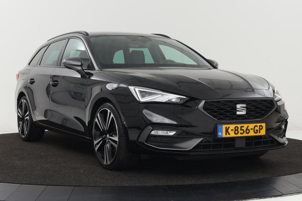 Seat Leon 1.5 eTSI FR Launch Edition | Trekhaak | Stoelverwarming | Camera | Sfeerverlichting | Full LED | Keyless | Carplay | Navigatie | Adaptive cruise