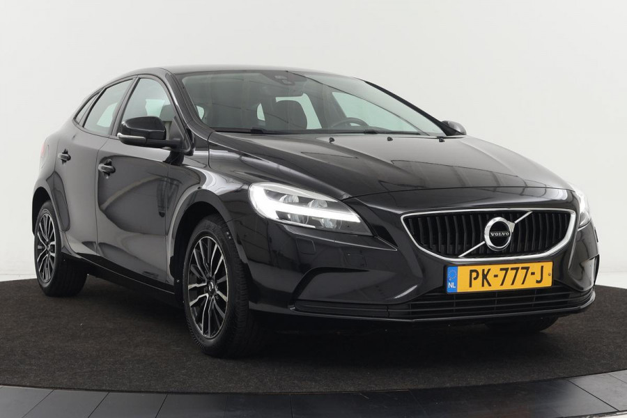 Volvo V40 2.0 T2 Nordic+ | Stoelverwarming | Full LED | Half leder | Navigatie | PDC | Standkachel | Bluetooth | Climate control | Verwarmde voorruit