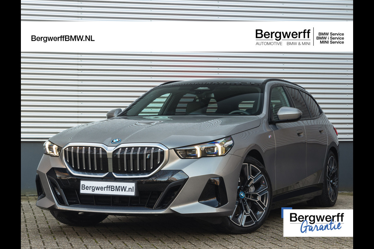 BMW i5 Touring eDrive40 M-Sport - Pano - Trekhaak - Driving + Parking Ass Plus - Harman Kardon