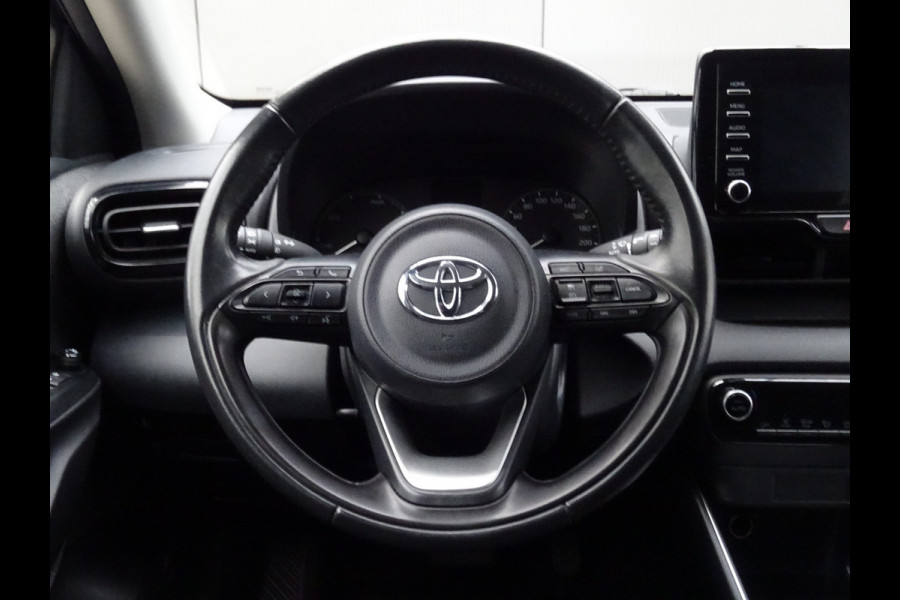 Toyota Yaris 1.5 Hybrid Dynamic * CARPLAY * TREKHAAK * 4 SEIZOENSBANDEN !!