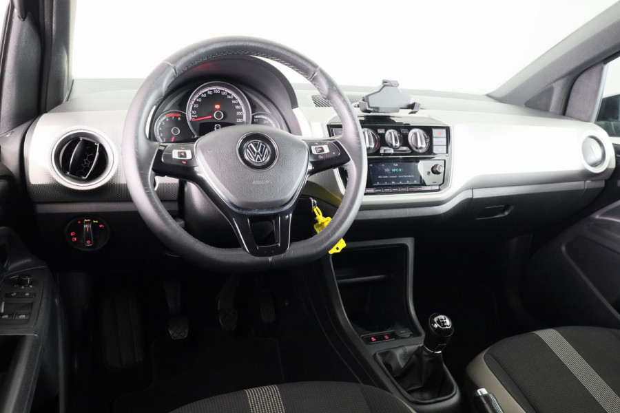 Volkswagen up! 1.0 BMT high up! 75 PK | Black Edition | Parkeersensoren | 17 Inch | Extra getint glas