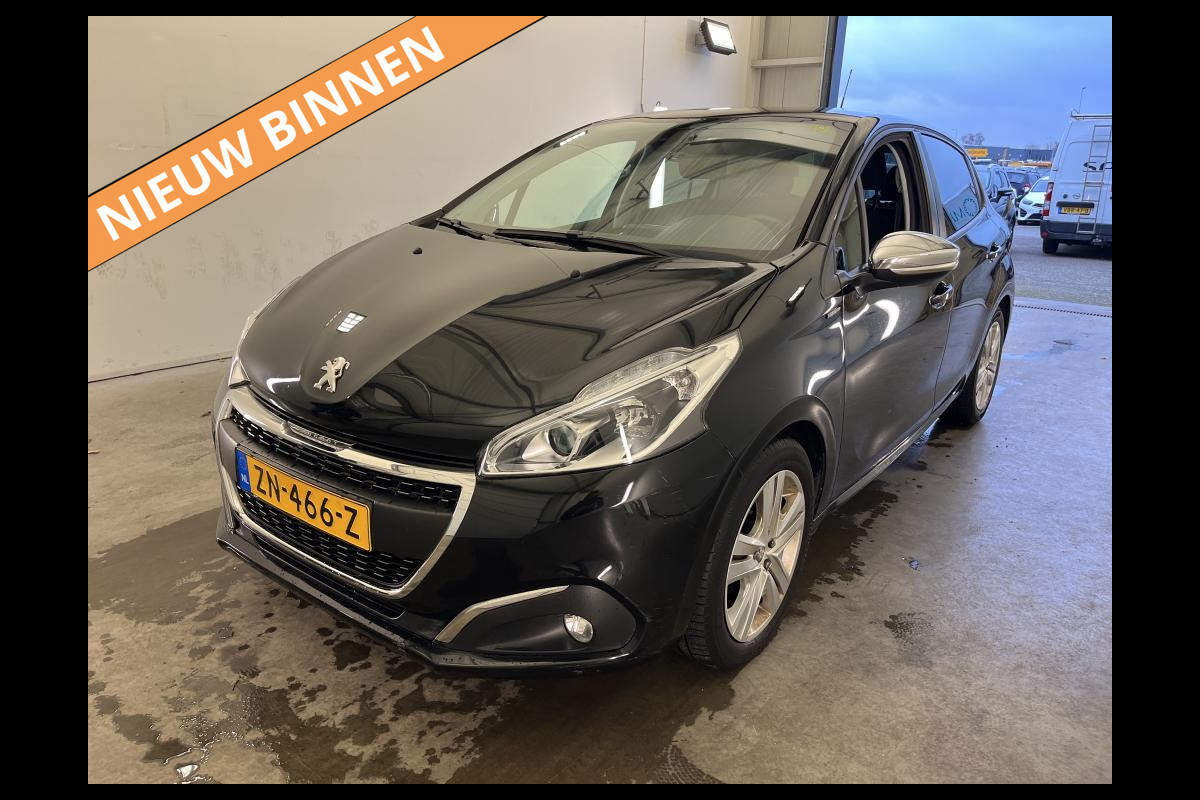 Peugeot 208 1.2 PureTech Signature [PDC ACHTER, NAVIGATIE, CRUISE, AIRCO, NIEUWSTAAT]