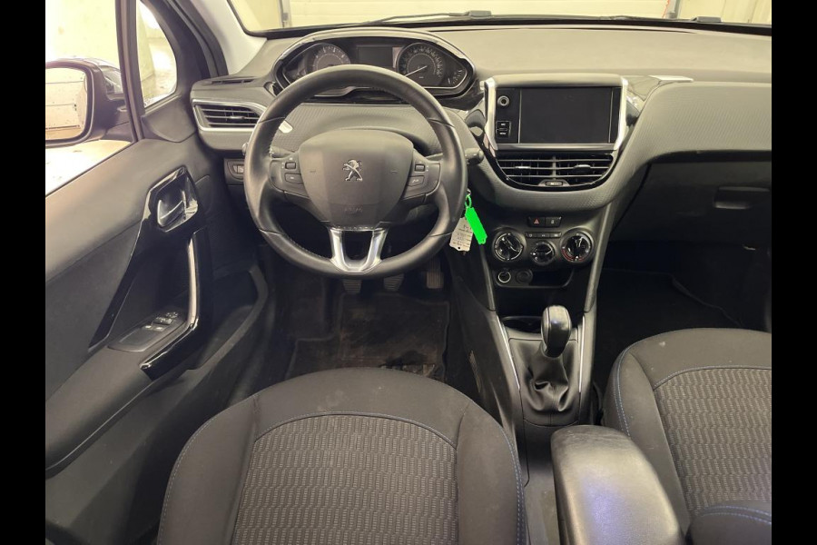 Peugeot 208 1.2 PureTech Signature [PDC ACHTER, NAVIGATIE, CRUISE, AIRCO, NIEUWSTAAT]