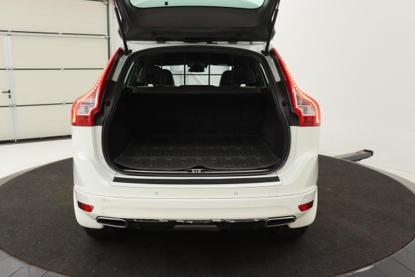 Volvo XC60 2.4 D4 Summum | Panoramadak | Adaptive cruise | Leder | Camera | Trekhaak | Keyless | Xenon | Stoelverwarming | Memory