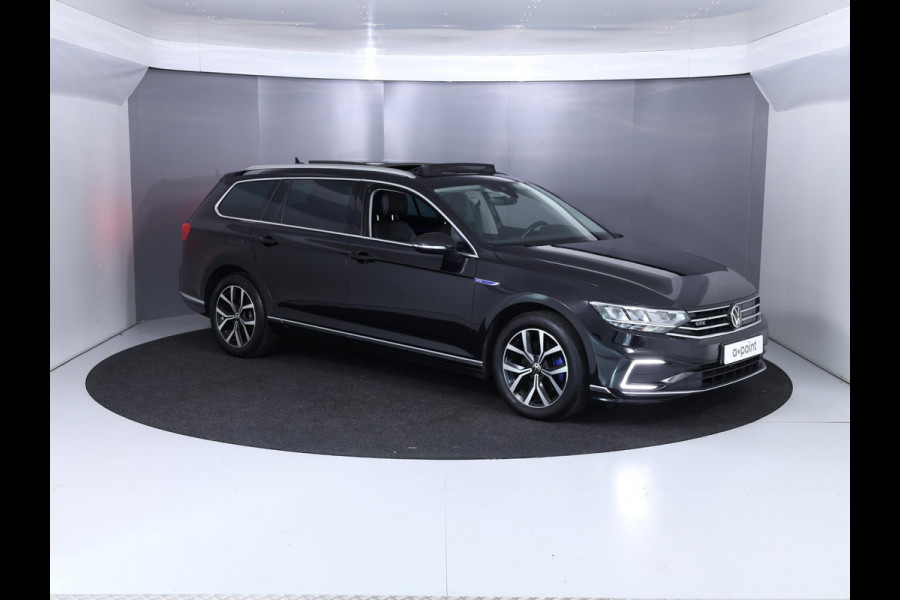 Volkswagen Passat Variant 1.4 TSI PHEV GTE Business 218 pk Automaat (DSG) | Navigatie | Panoramadak | Parkeersensoren | Achteruitrijcamera | Stoelverwarming v/a | Lederen bekleding |