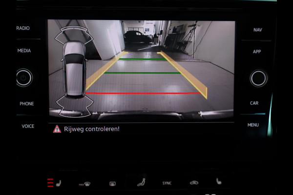 Volkswagen Passat Variant 1.4 TSI PHEV GTE Business 218 pk Automaat (DSG) | Navigatie | Panoramadak | Parkeersensoren | Achteruitrijcamera | Stoelverwarming v/a | Lederen bekleding |