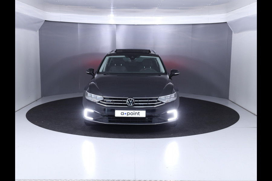 Volkswagen Passat Variant 1.4 TSI PHEV GTE Business 218 pk Automaat (DSG) | Navigatie | Panoramadak | Parkeersensoren | Achteruitrijcamera | Stoelverwarming v/a | Lederen bekleding |