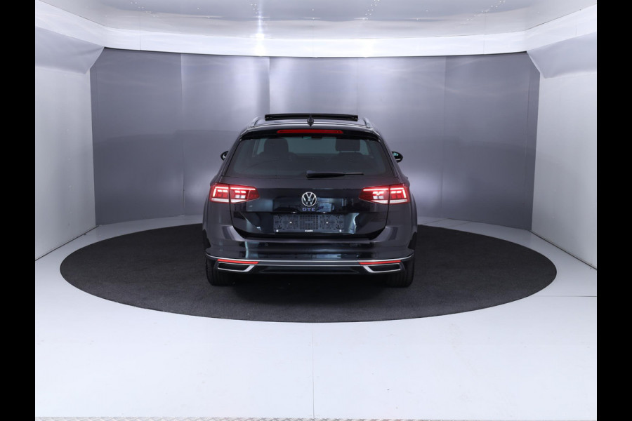 Volkswagen Passat Variant 1.4 TSI PHEV GTE Business 218 pk Automaat (DSG) | Navigatie | Panoramadak | Parkeersensoren | Achteruitrijcamera | Stoelverwarming v/a | Lederen bekleding |