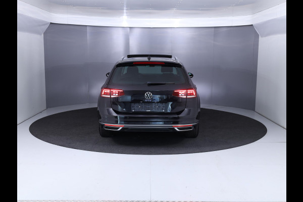 Volkswagen Passat Variant 1.4 TSI PHEV GTE Business 218 pk Automaat (DSG) | Navigatie | Panoramadak | Parkeersensoren | Achteruitrijcamera | Stoelverwarming v/a | Lederen bekleding |