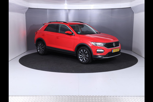 Volkswagen T-Roc 1.0 TSI Style 115 pk | Navigatie | Parkeersensoren | Adaptieve cruise control | Autom. airco | Apple Carplay/Android Auto |