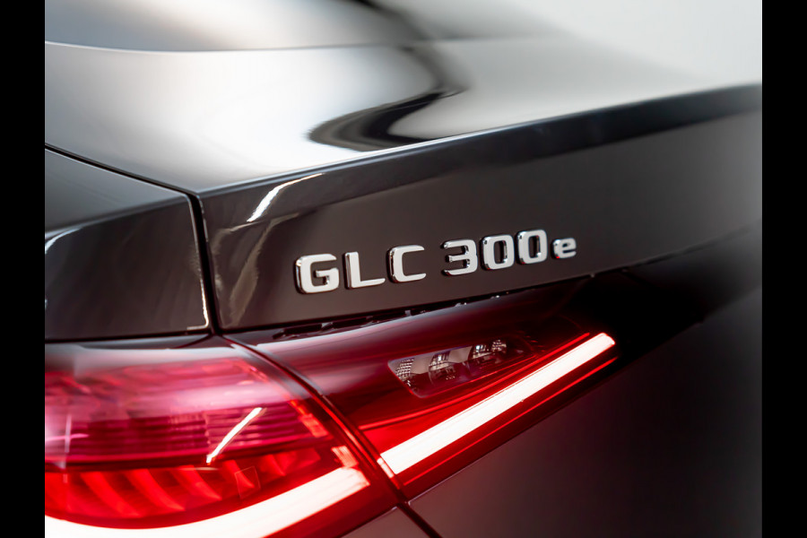 Mercedes-Benz GLC Coupé GLC 300e 4MATIC AMG Line | NIEUW | NIGHT | Achteras Sturing