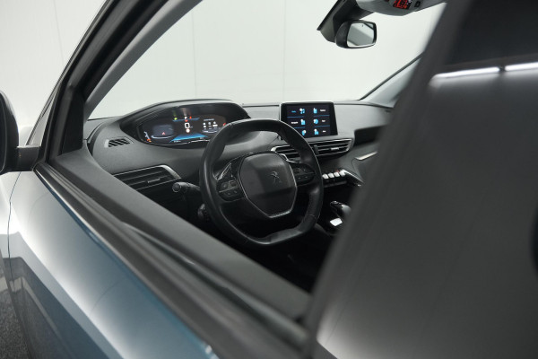 Peugeot 5008 PureTech 130 EAT8 Allure | Panoramadak | Camera | Navigatie | Apple Carplay