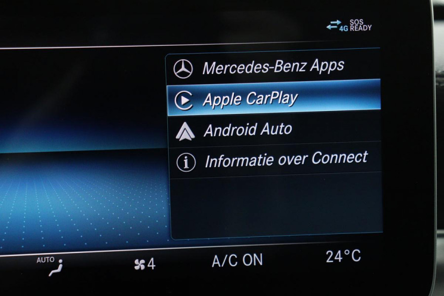 Mercedes-Benz C-Klasse 300e AMG | Dealer onderhouden | Panoramadak | Stoelverwarming | Carplay | Matrix LED | Sfeerverlichting | 360 camera | Navigatie