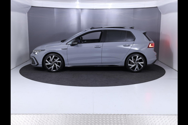 Volkswagen Golf 1.5 eTSI R-Line Business 150 pk Automaat (DSG) | Navigatie | Panoramadak | Parkeersensoren | Achteruitrijcamera | Stoelverwarming | Black Style pakket |