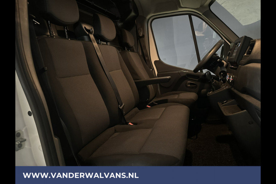 Renault Master 2.3 dCi 136pk **BPM VRIJ voor de Ondernemer** L2H2 Euro6 Airco | Navigatie | LED | 2500kg trekhaak Cruisecontrol, Parkeersensoren, Bijrijdersbank