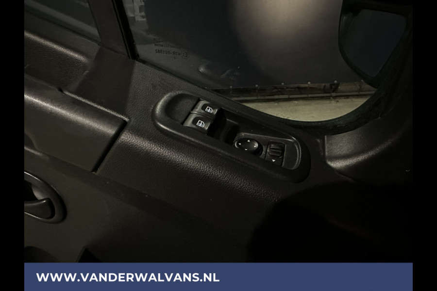 Renault Master 2.3 dCi 136pk **BPM VRIJ voor de Ondernemer** L2H2 Euro6 Airco | Navigatie | LED | 2500kg trekhaak Cruisecontrol, Parkeersensoren, Bijrijdersbank