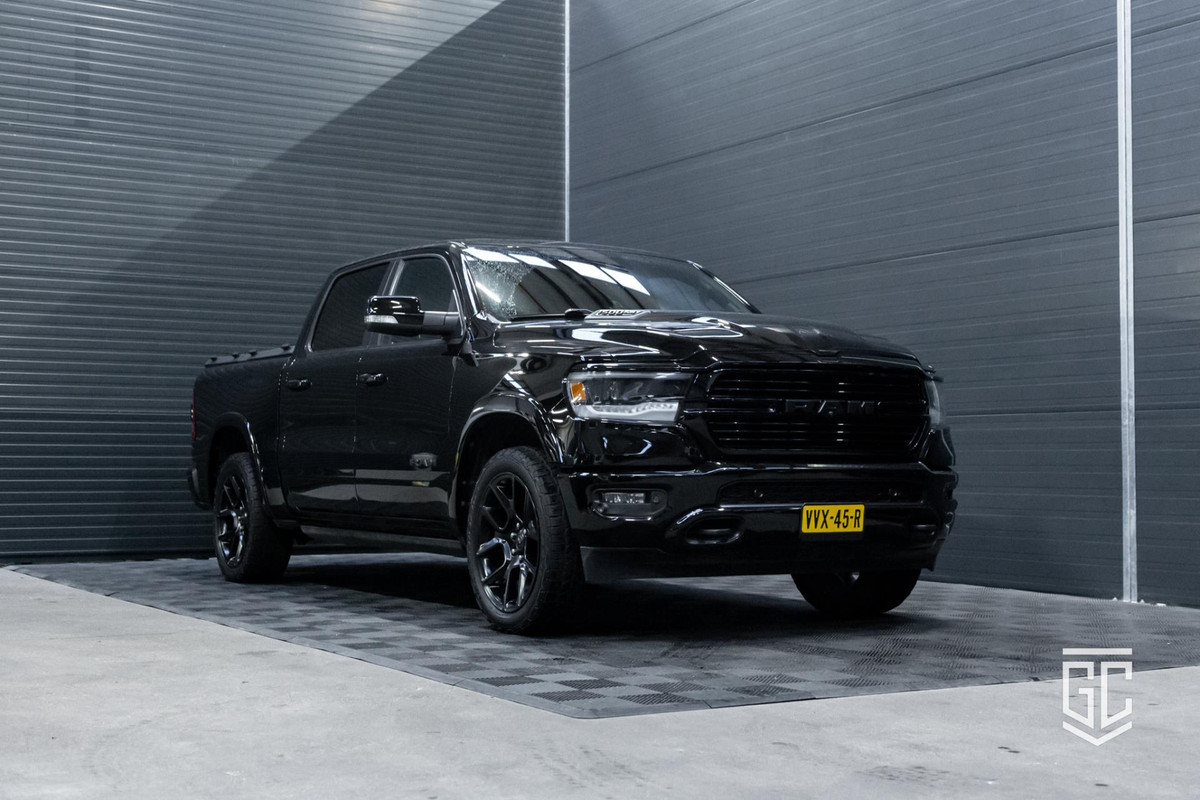 Dodge Ram 1500 5.7 V8 4x4 Crew Cab Laramie, Black Edition, LPG, Luchtvering, Panoramadak