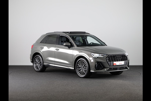 Audi Q3 35 TFSI S edition Competition 150 pk S-tronic | Panoramadak | Verlengde garantie | Navigatie | Parkeersensoren (Park assist) | Adaptieve cruise control | Stoelverwarming |