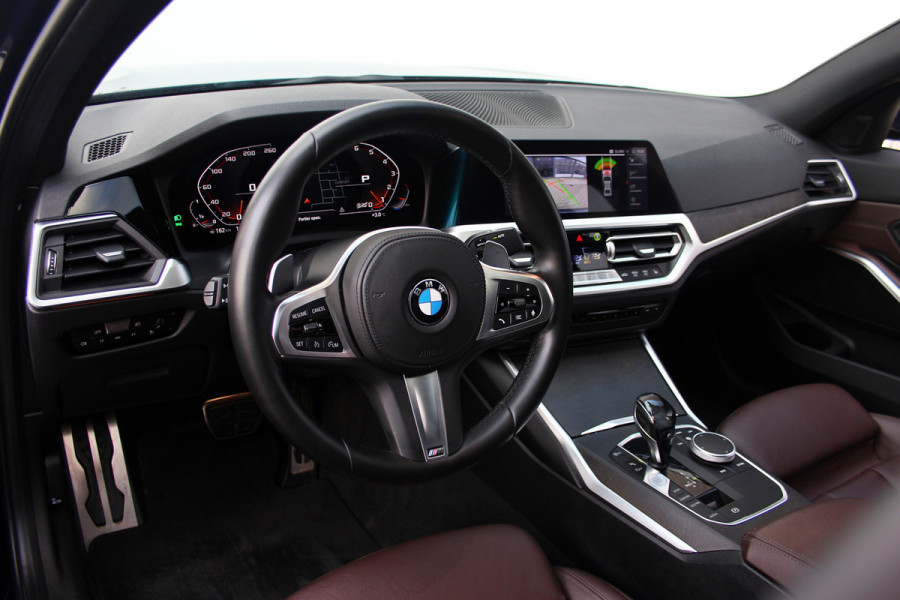 BMW 3-serie M340i xDrive High Executive | Pano | Laser | 19 inch | Camera