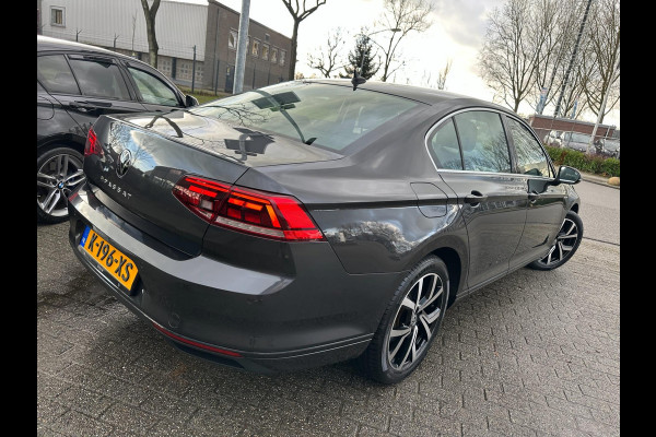 Volkswagen Passat 1.5 TSI R-LINE 2021 DSG FACE-LIFT VIRTUAL-COCKPIT CAMERA NAP