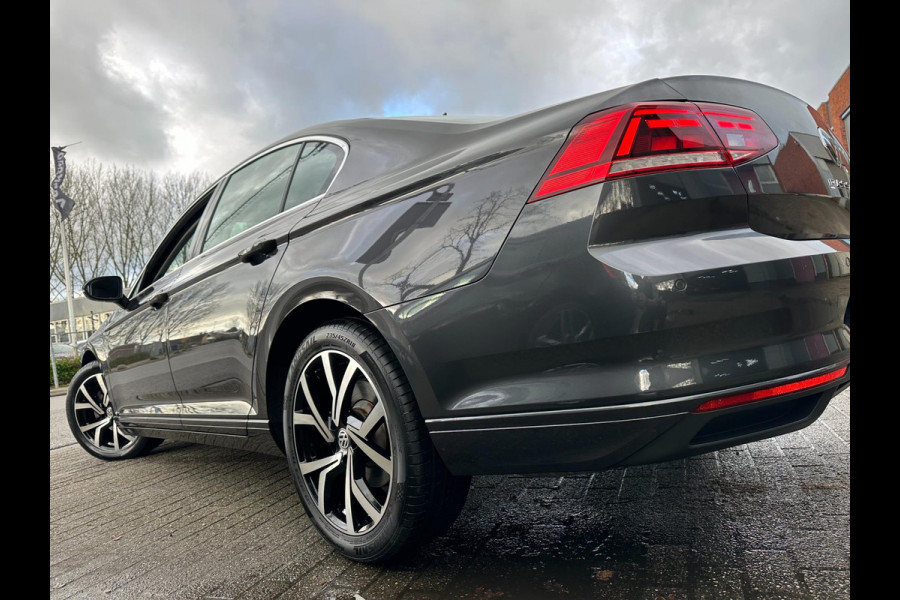 Volkswagen Passat 1.5 TSI R-LINE 2021 DSG FACE-LIFT VIRTUAL-COCKPIT CAMERA NAP