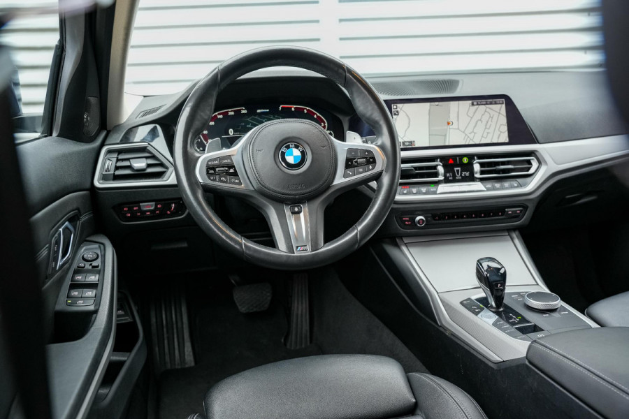 BMW 3 Serie Touring 330e High Executive Adapt. Cruise Harman Kardon Trekhaak Keyless