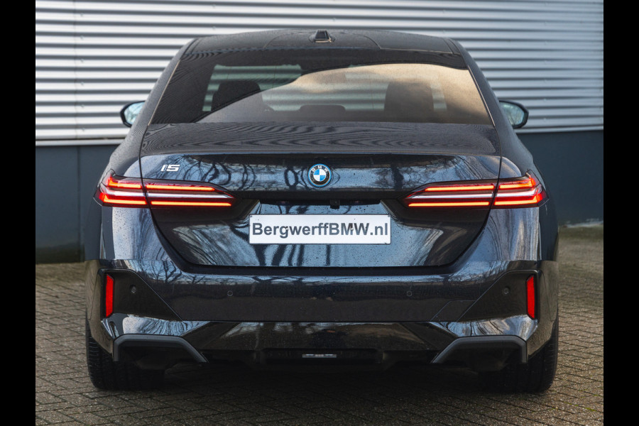 BMW i5 eDrive40 M-Sport - Pano - Driving Ass Prof - Stoelventilatie - Harman Kardon