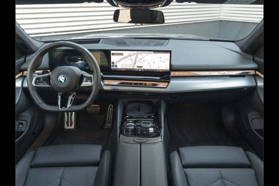 BMW i5 eDrive40 M-Sport - Pano - Driving Ass Prof - Stoelventilatie - Harman Kardon