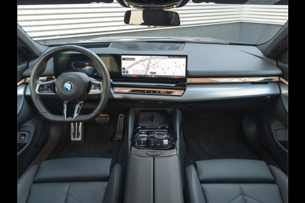 BMW i5 eDrive40 M-Sport - Pano - Driving Ass Prof - Stoelventilatie - Harman Kardon