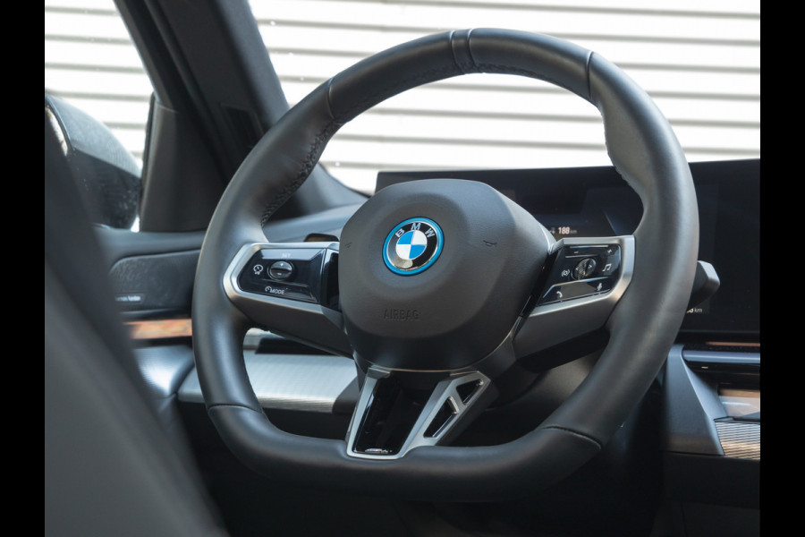 BMW i5 eDrive40 M-Sport - Pano - Driving Ass Prof - Stoelventilatie - Harman Kardon