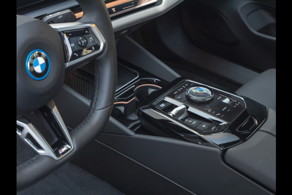 BMW i5 eDrive40 M-Sport - Pano - Driving Ass Prof - Stoelventilatie - Harman Kardon