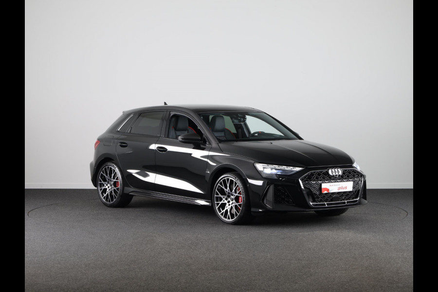 Audi RS3 Sportback 2.5 TFSI RS 3 quattro Panoramadak, RS-sportuitlaatsysteem, comfortpakket Pro, topsnelheid 280 km/h