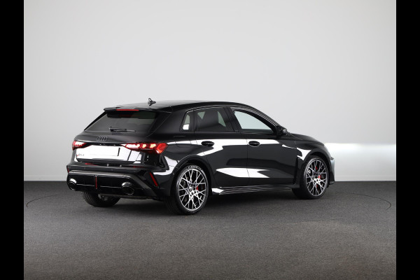 Audi RS3 Sportback 2.5 TFSI RS 3 quattro Panoramadak, RS-sportuitlaatsysteem, comfortpakket Pro, topsnelheid 280 km/h