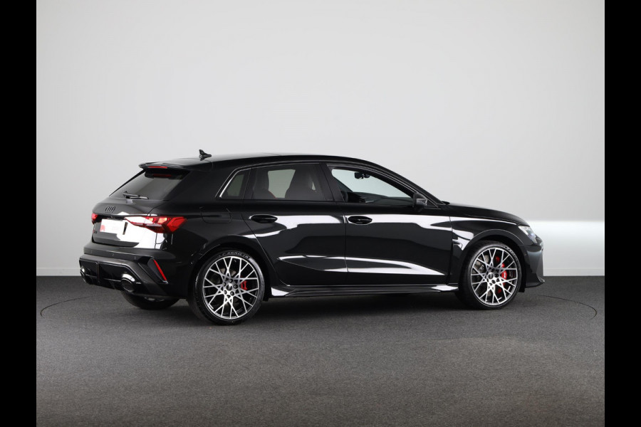 Audi RS3 Sportback 2.5 TFSI RS 3 quattro Panoramadak, RS-sportuitlaatsysteem, comfortpakket Pro, topsnelheid 280 km/h